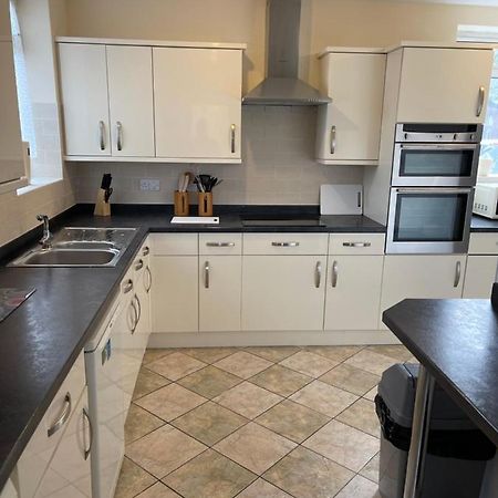 Spacious, Sleeps 17, 3 Bathrooms, Parking, Mansfield Exteriör bild