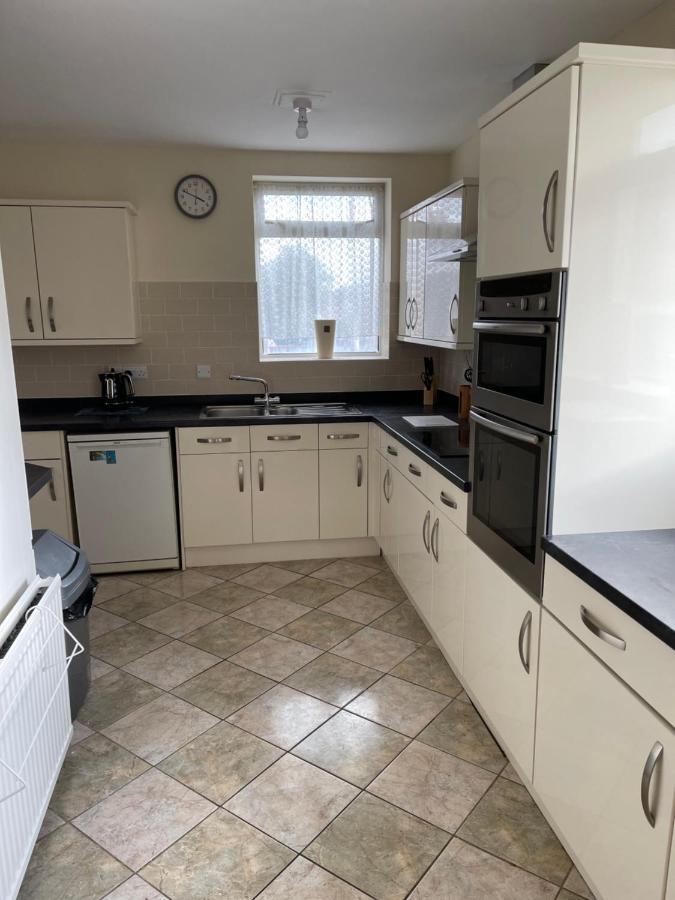 Spacious, Sleeps 17, 3 Bathrooms, Parking, Mansfield Exteriör bild