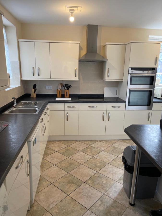 Spacious, Sleeps 17, 3 Bathrooms, Parking, Mansfield Exteriör bild