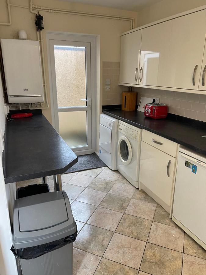 Spacious, Sleeps 17, 3 Bathrooms, Parking, Mansfield Exteriör bild
