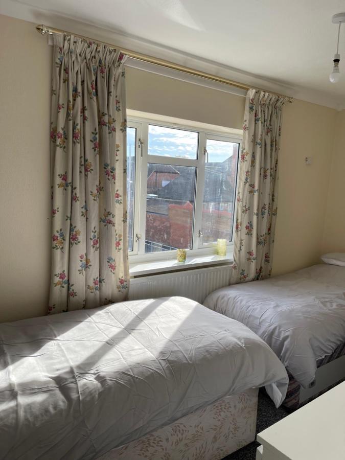 Spacious, Sleeps 17, 3 Bathrooms, Parking, Mansfield Exteriör bild